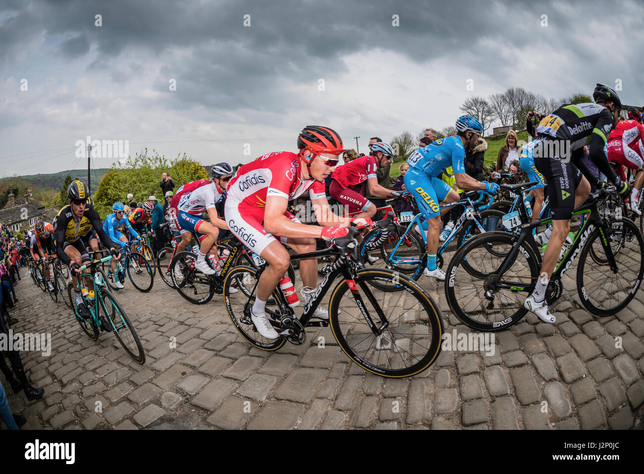 Shibden Wall, Halifax, Royaume-Uni. Apr 30, 2017. Tour de Yorkshire race cycle sur Halifax, Halifax, UK Wall Crédit : STEPHEN FLEMING/Alamy Live News Banque D'Images Shibden Wall, Halifax, Royaume-Uni. Apr 30, 2017. Tour de Yorkshire race cycle sur Halifax, Halifax, UK Wall Crédit : STEPHEN FLEMING/Alamy Live News Banque D'Images