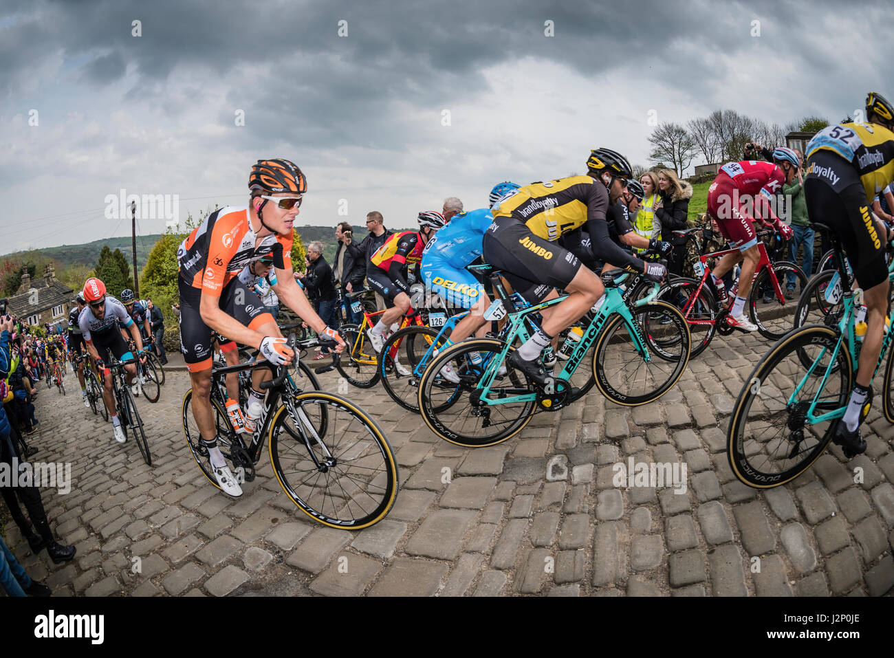 Shibden Wall, Halifax, Royaume-Uni. Apr 30, 2017. Tour de Yorkshire race cycle sur Halifax, Halifax, UK Wall Crédit : STEPHEN FLEMING/Alamy Live News Banque D'Images Shibden Wall, Halifax, Royaume-Uni. Apr 30, 2017. Tour de Yorkshire race cycle sur Halifax, Halifax, UK Wall Crédit : STEPHEN FLEMING/Alamy Live News Banque D'Images