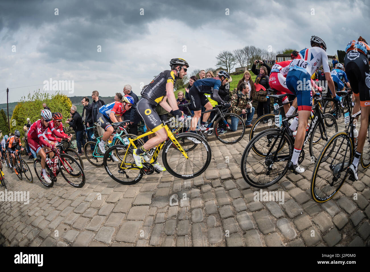 Shibden Wall, Halifax, Royaume-Uni. Apr 30, 2017. Tour de Yorkshire race cycle sur Halifax, Halifax, UK Wall Crédit : STEPHEN FLEMING/Alamy Live News Banque D'Images Shibden Wall, Halifax, Royaume-Uni. Apr 30, 2017. Tour de Yorkshire race cycle sur Halifax, Halifax, UK Wall Crédit : STEPHEN FLEMING/Alamy Live News Banque D'Images