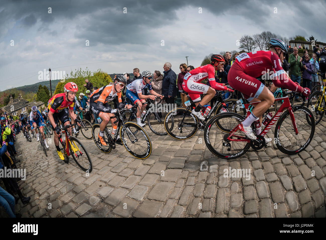 Shibden Wall, Halifax, Royaume-Uni. Apr 30, 2017. Tour de Yorkshire race cycle sur Halifax, Halifax, UK Wall Crédit : STEPHEN FLEMING/Alamy Live News Banque D'Images Shibden Wall, Halifax, Royaume-Uni. Apr 30, 2017. Tour de Yorkshire race cycle sur Halifax, Halifax, UK Wall Crédit : STEPHEN FLEMING/Alamy Live News Banque D'Images