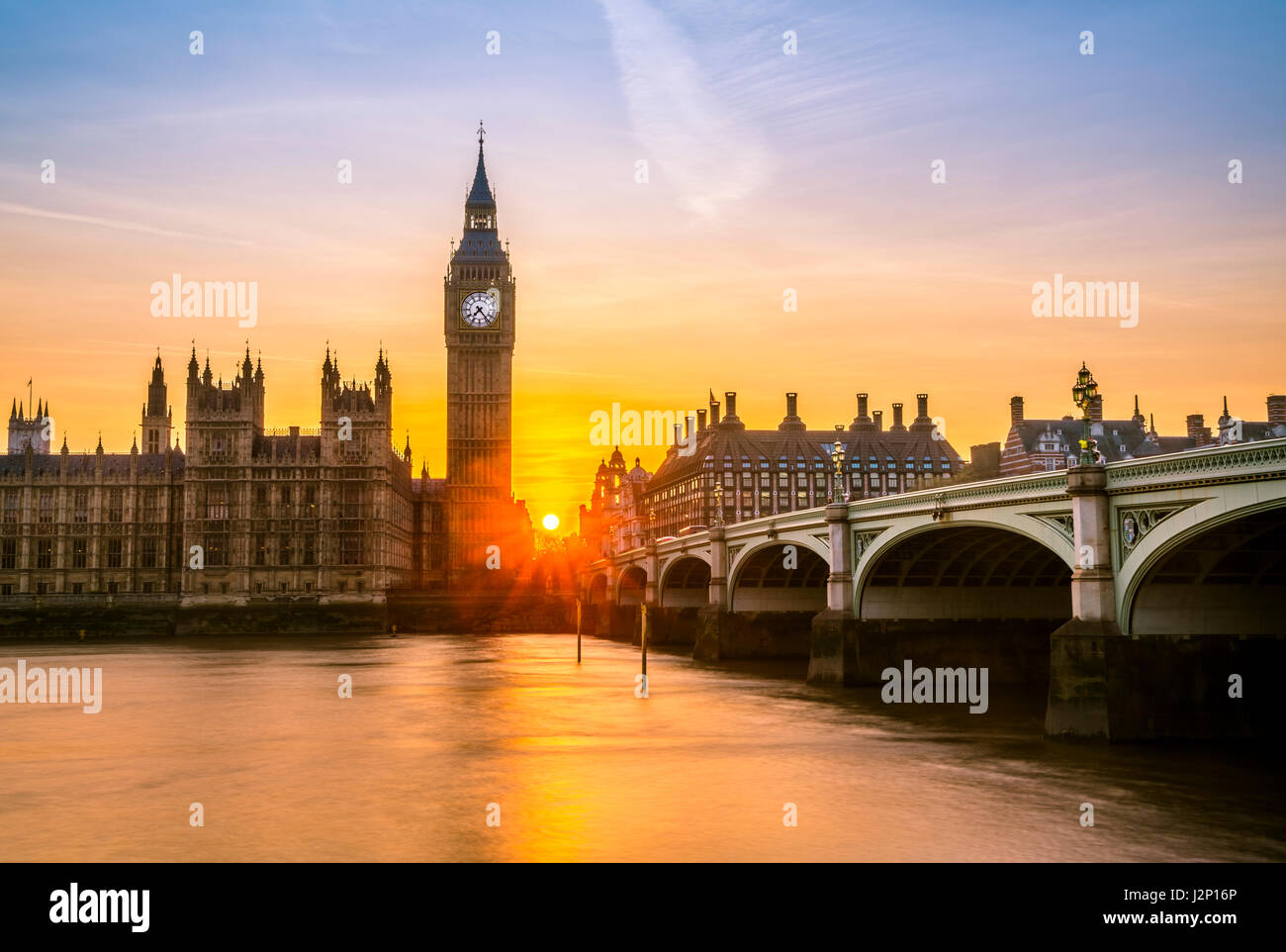 Big Ben, Coucher de soleil, contre-jour, le Parlement, le pont de Westminster, la Tamise, City of Westminster, London, Londres, Angleterre région Banque D'Images