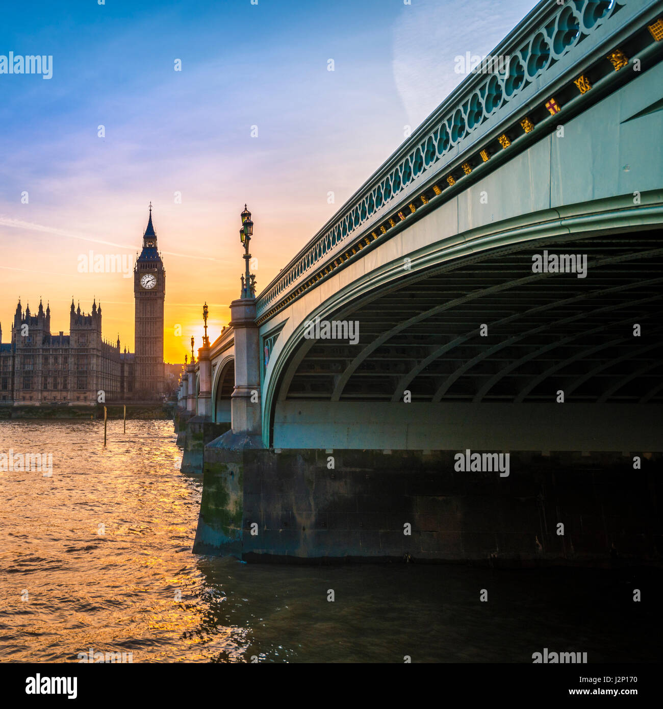 Big Ben, Coucher de soleil, contre-jour, le Parlement, le pont de Westminster, la Tamise, City of Westminster, London, Londres, Angleterre région Banque D'Images