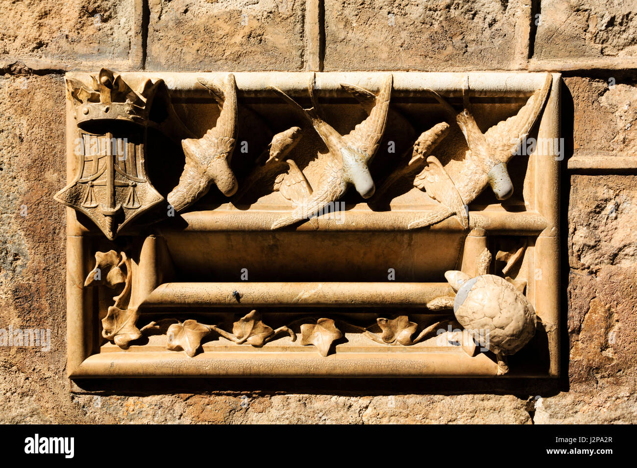 Sculpture relief sur le mur de la Torres Romanes, Barcelone, Catalogne, Espagne Banque D'Images