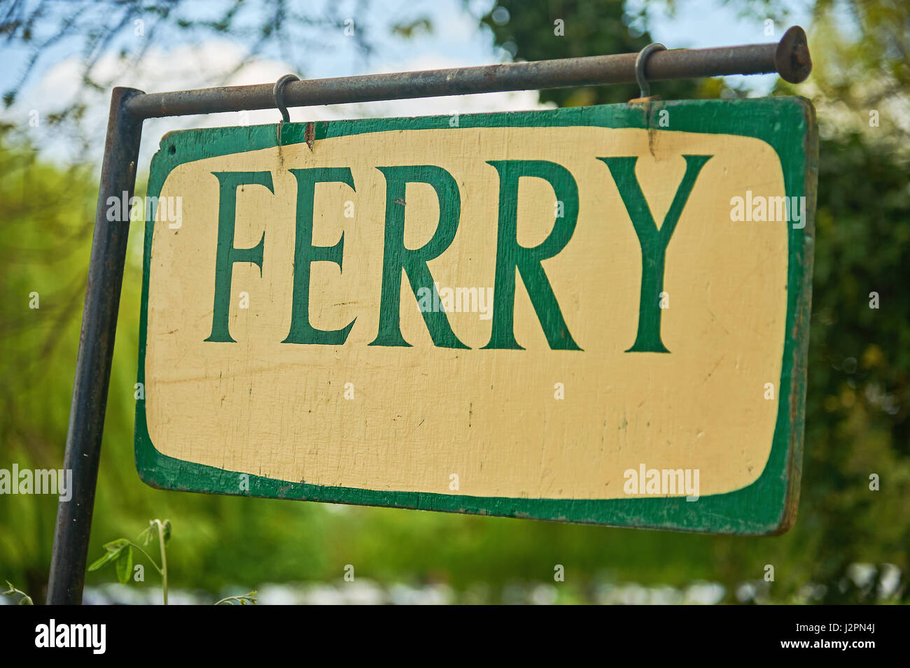 Un signe de bois pour le Ferry rédigé ferry chaîne à Stratford upon Avon. Banque D'Images