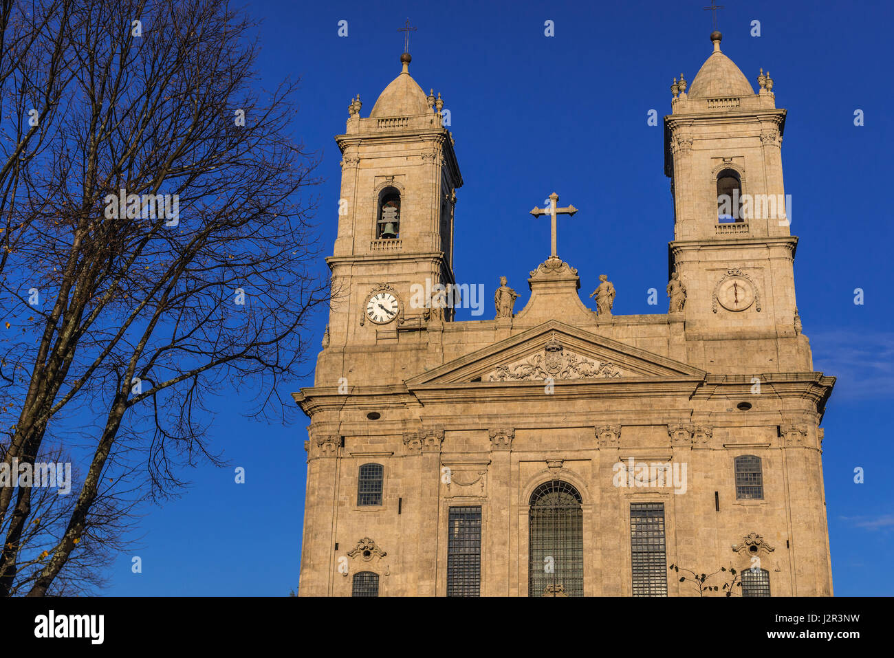 Façade avant de l'église de Lapa (Igreja da Lapa) dans la région de Cedofeita, ancienne paroisse civile de la ville de Porto sur la péninsule ibérique, deuxième plus grande ville du Portugal Banque D'Images