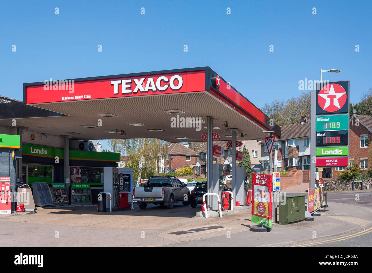 Station-service Texaco, CN Lane & eau Station Road, Kings Langley, Hertfordshire, Angleterre, Royaume-Uni Banque D'Images