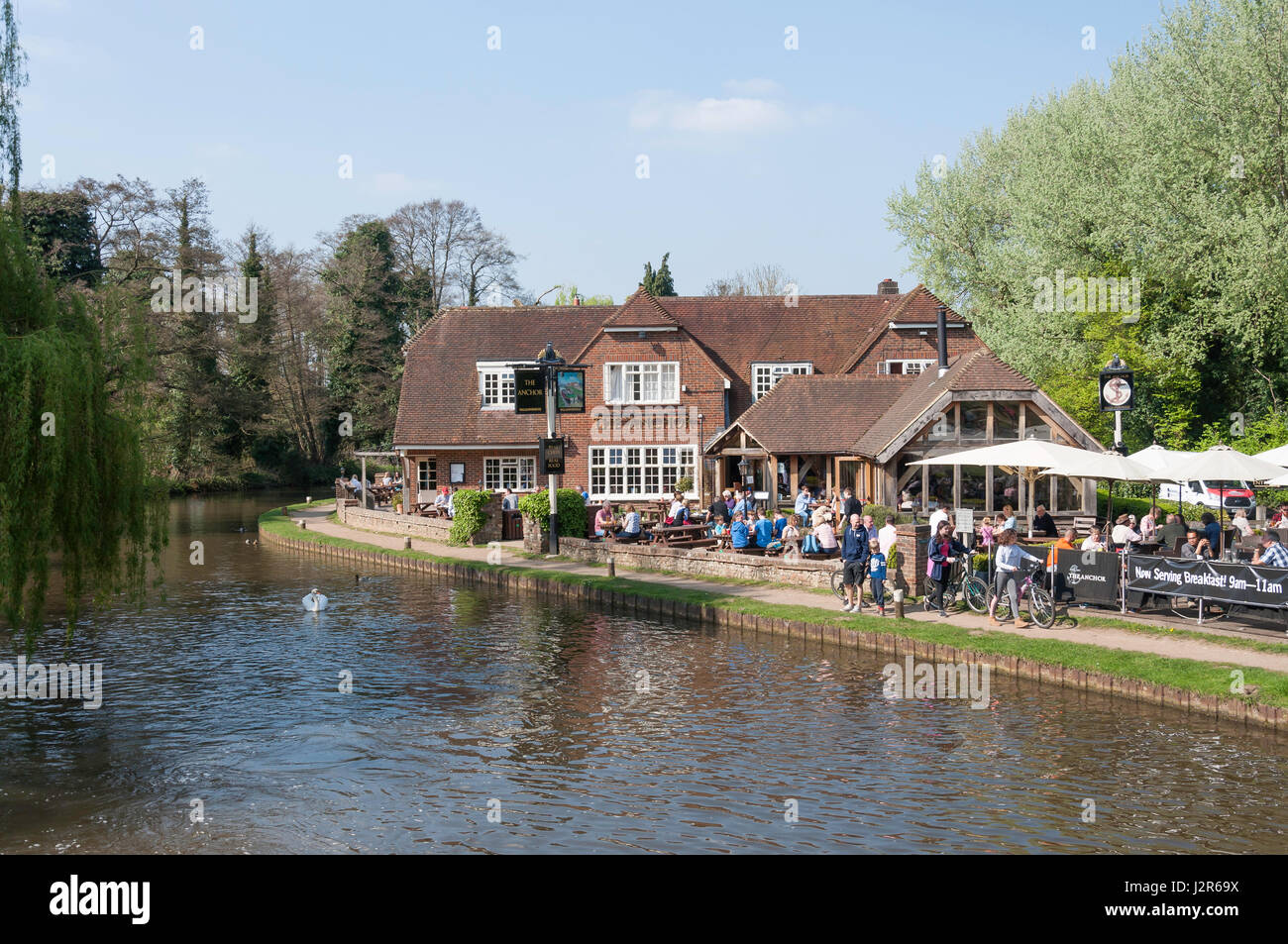 L'Anchor Hotel, Pyrford Lock, Pyrford, Surrey, Angleterre, Royaume-Uni Banque D'Images