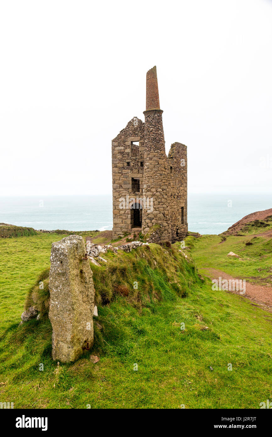 Les conserves de ruines d'une papule Owles bobinage moteur maison (papule loisir à la télévision BBC 'Poldark' série) sur les falaises à Botallack, Cornwall, Angleterre Banque D'Images