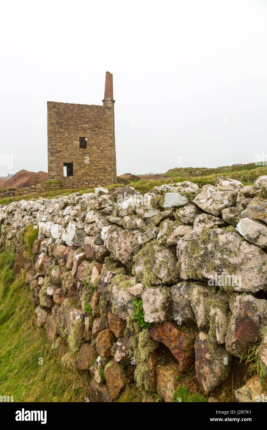 Les conserves de ruines d'une papule Owles bobinage moteur maison (papule loisir à la télévision BBC 'Poldark' série) sur les falaises à Botallack, Cornwall, Angleterre Banque D'Images