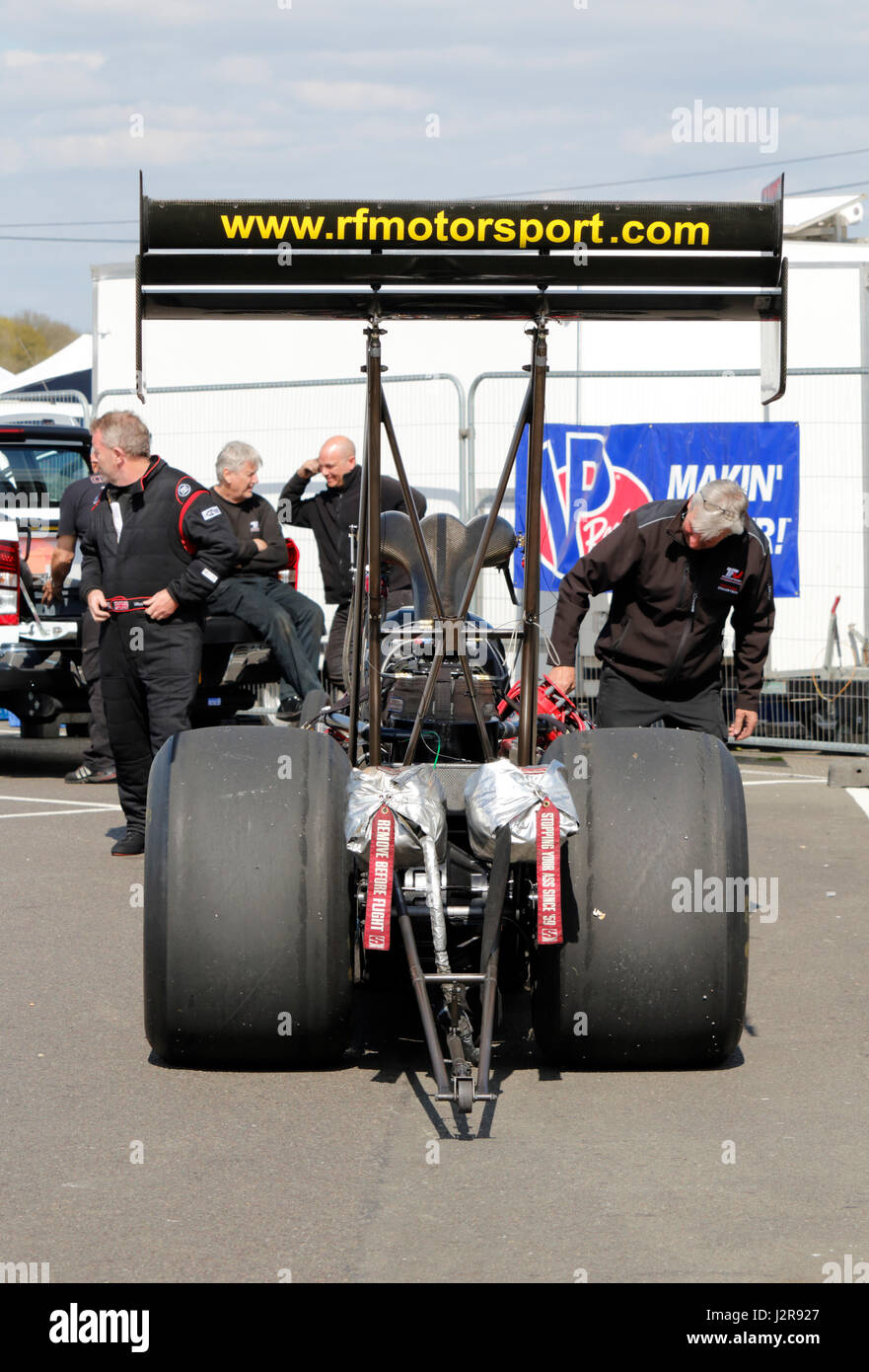 Un bolide garé jusqu'au Santa Pod raceway en Angleterre Banque D'Images