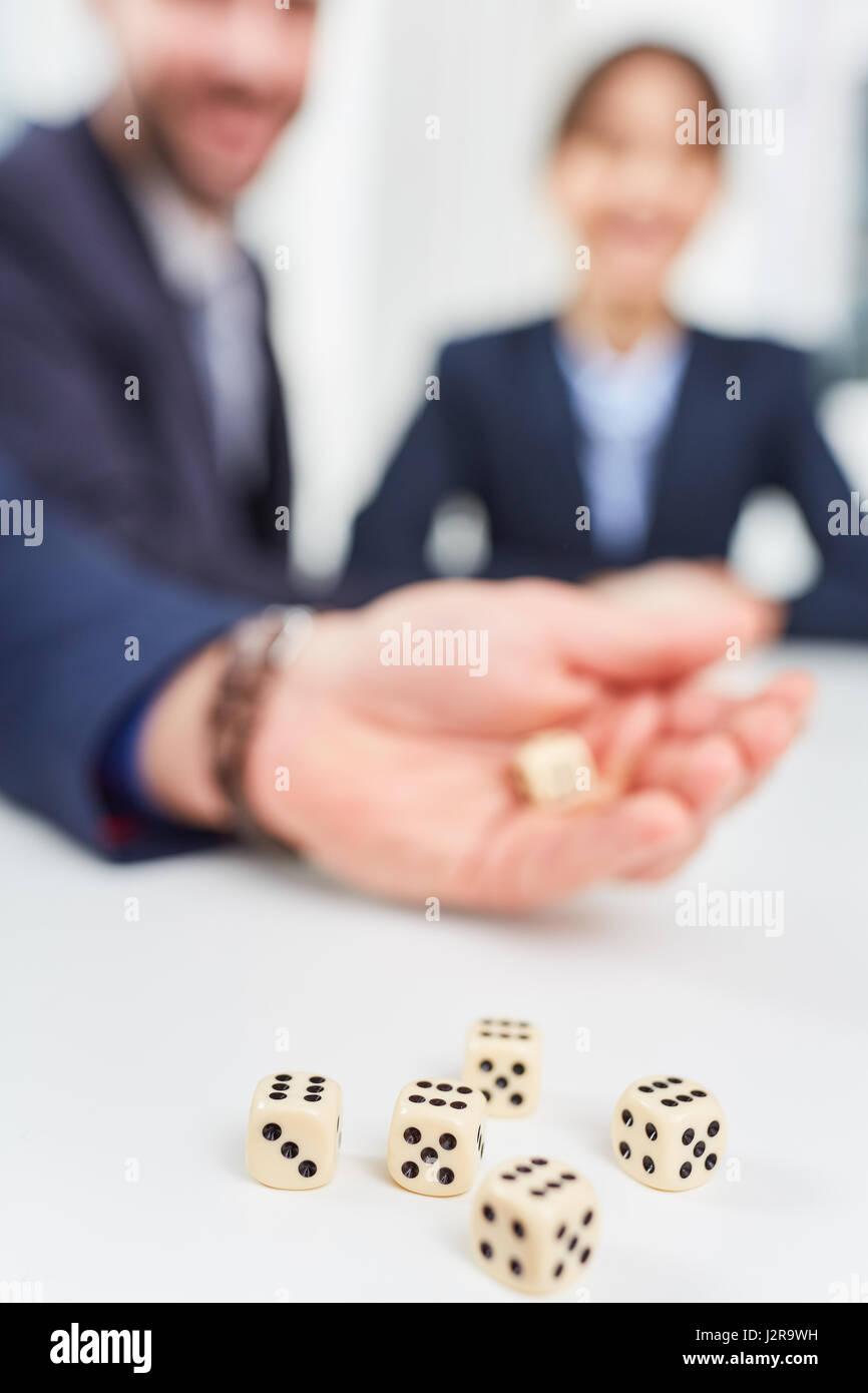 Cubes on table au bâtiment de l'équipe d'idées créatives atelier Banque D'Images