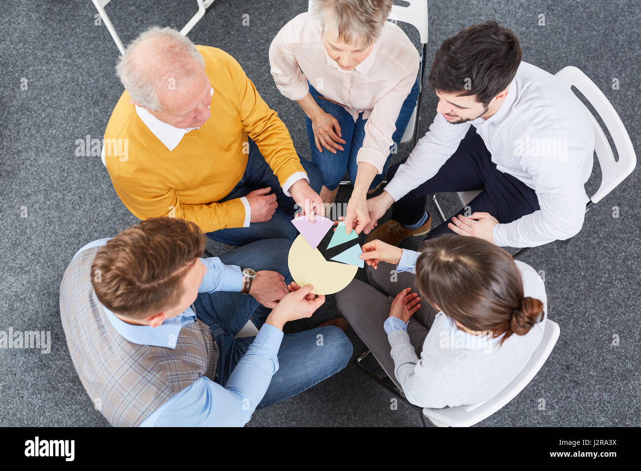 Excercise de constituer des équipes avec l'équipe d'entreprise group Banque D'Images