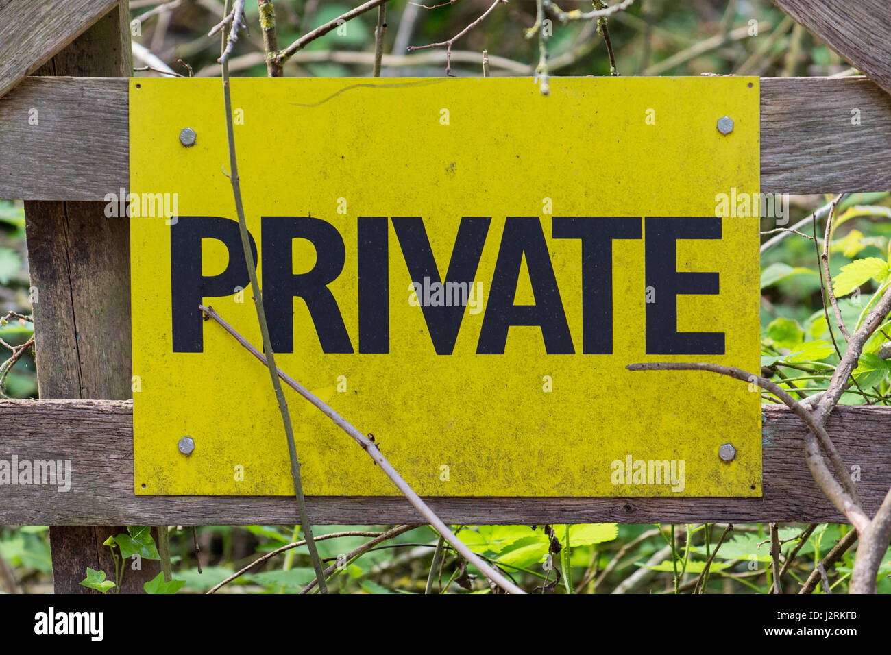 Panneau d'avertissement sur une porte d'embarquement pour garder le public à l'extérieur Banque D'Images