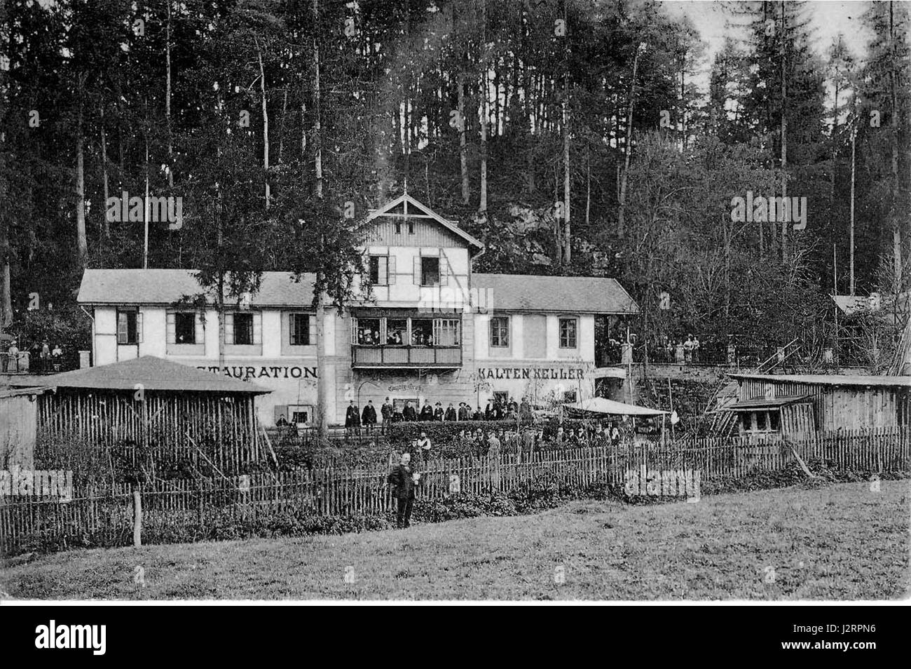 Photographie historique du restaurant 'Kalter Keller' (complètement renversé au milieu du 20e siècle) sur la Kellerstrasse - Kreuzbergl, situé dans le 8e arrondissement 'Villacher Vorstadtd' de la capitale Klagenfurt, Carinthie, Autriche Banque D'Images