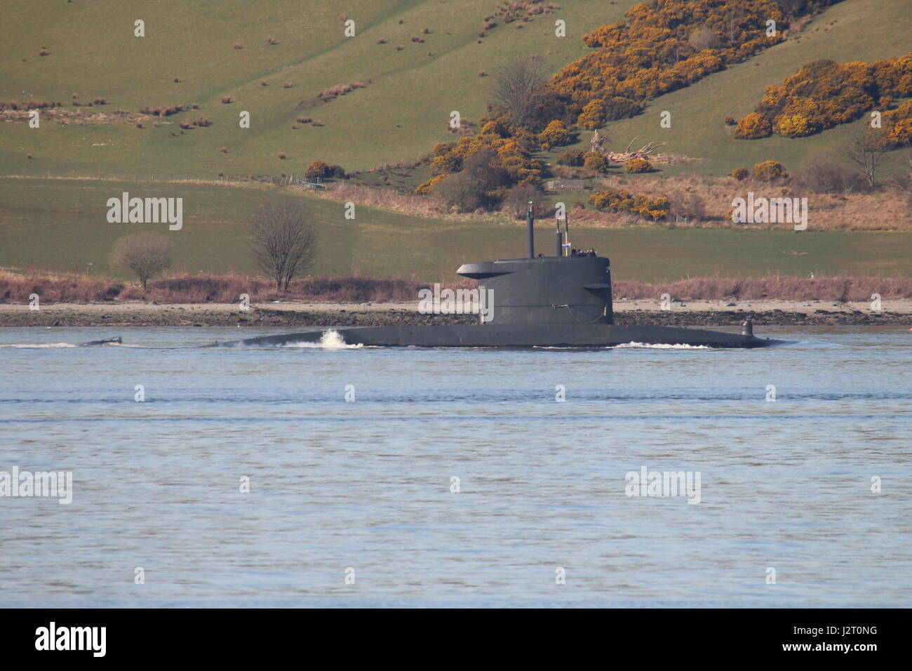 Le HNLMS Bruinvis (S810), un sous-marin de la classe Walrus exploités par la Marine royale néerlandaise, passant Greenock au début de l'exercice Joint Warrior 17-1. Banque D'Images