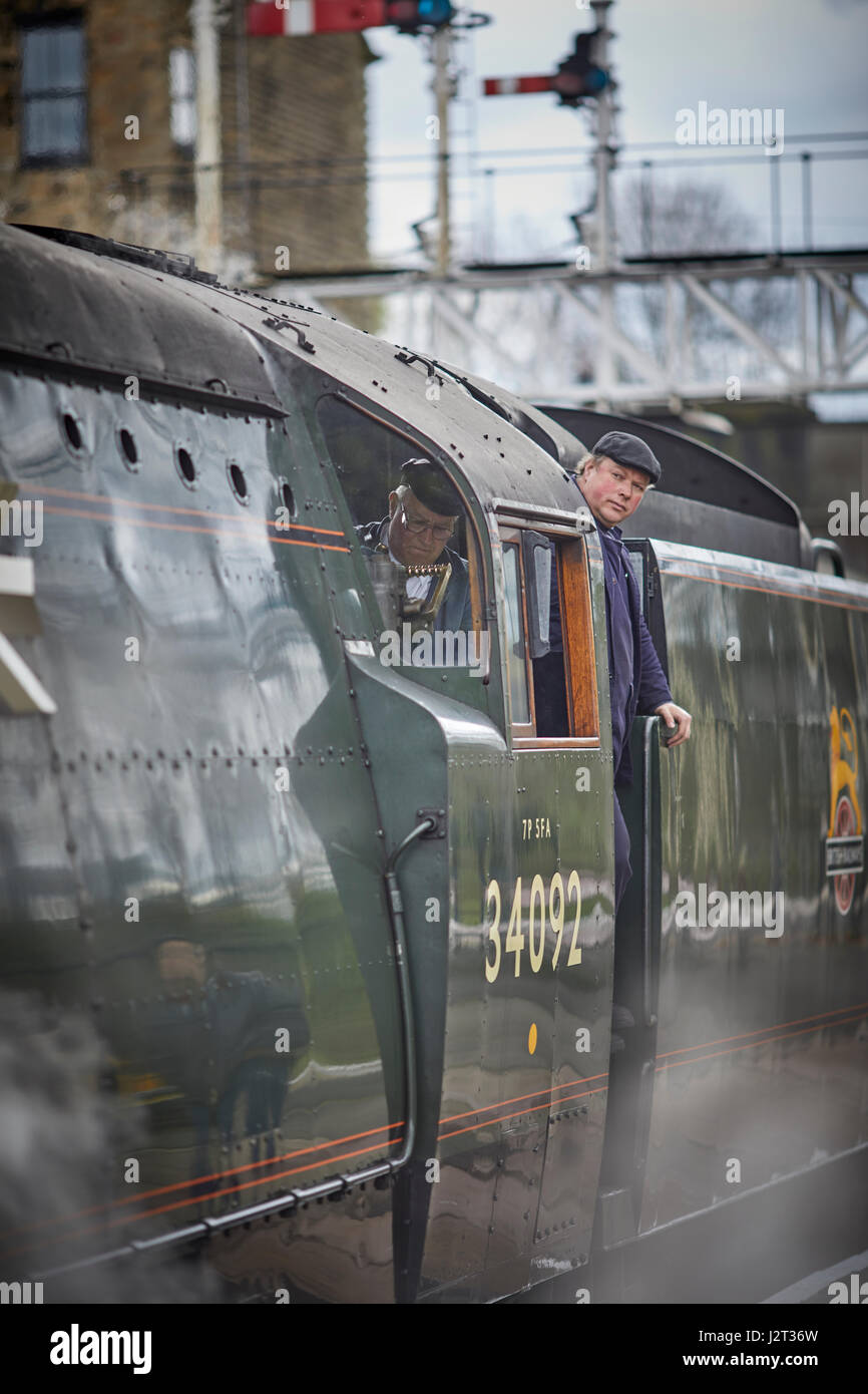 Transporteur incliné vers l'extérieur de la fenêtre d'un mk1 entraîneur à l'ELR East Lancashire Railway, une ligne de patrimoine préservé à Bury Greater Manchester, Banque D'Images