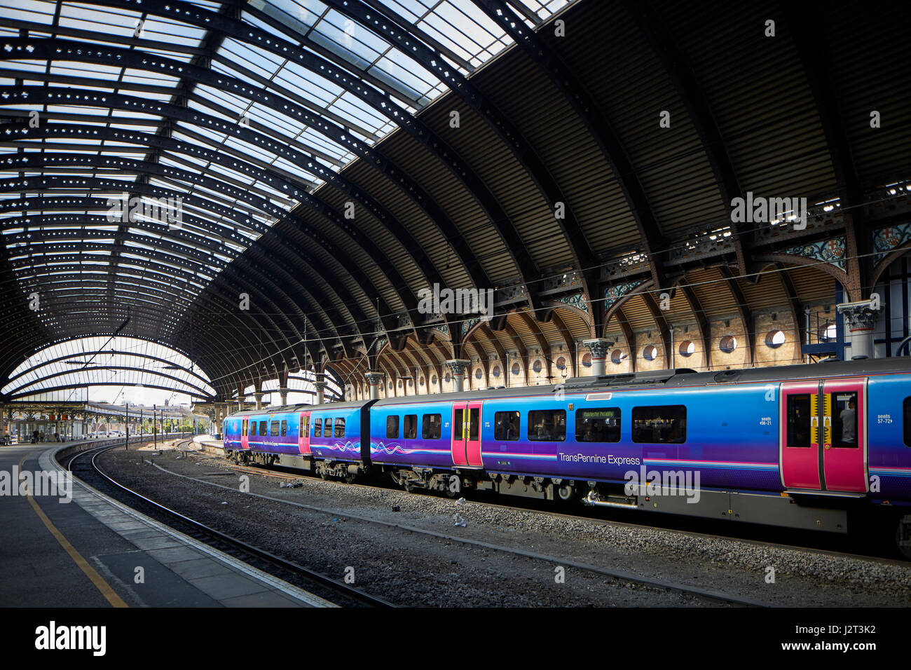 La gare de York se trouve sur la ligne côtière est un bâtiment classé Grade II* Banque D'Images