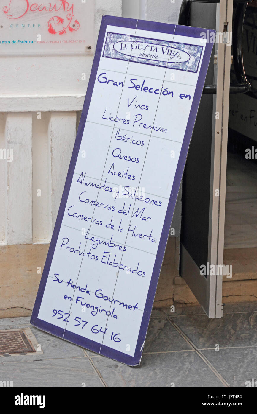 Publicité conseil à l'extérieur de l'atelier gastronomique à Fuengirola, Espagne Banque D'Images