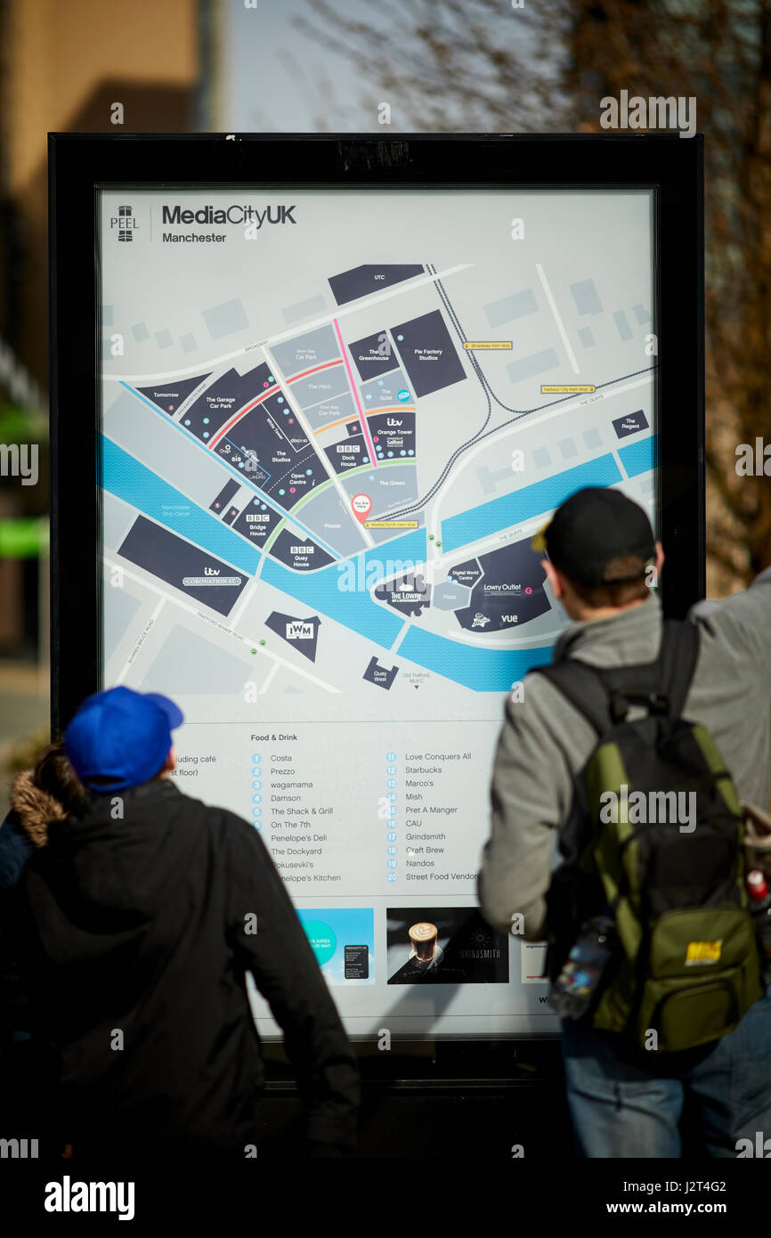 Carte à MediacityUk à Salford Quays accueil à la BBC dans le compound docks Banque D'Images