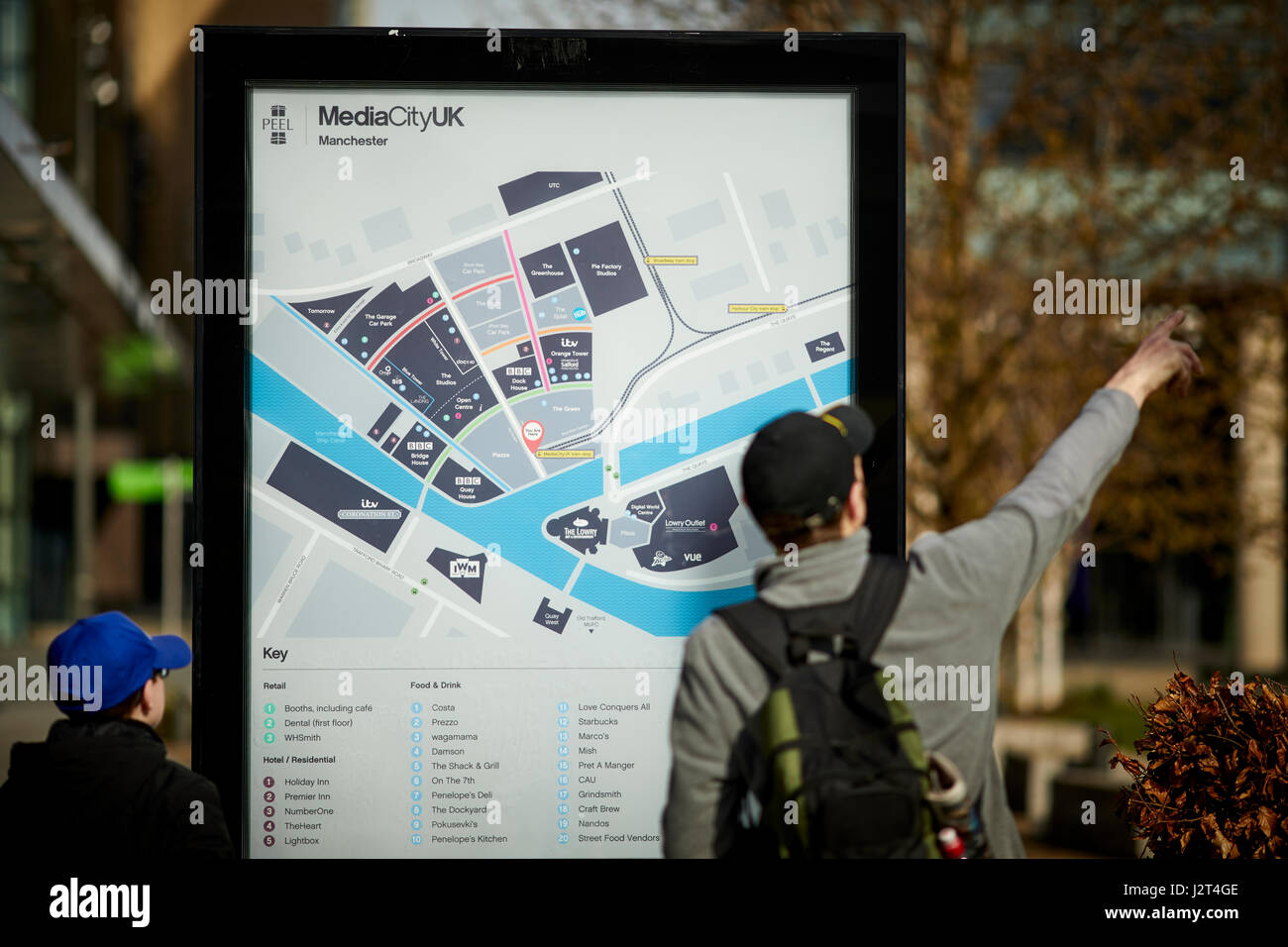 Carte à MediacityUk à Salford Quays accueil à la BBC dans le compound docks Banque D'Images