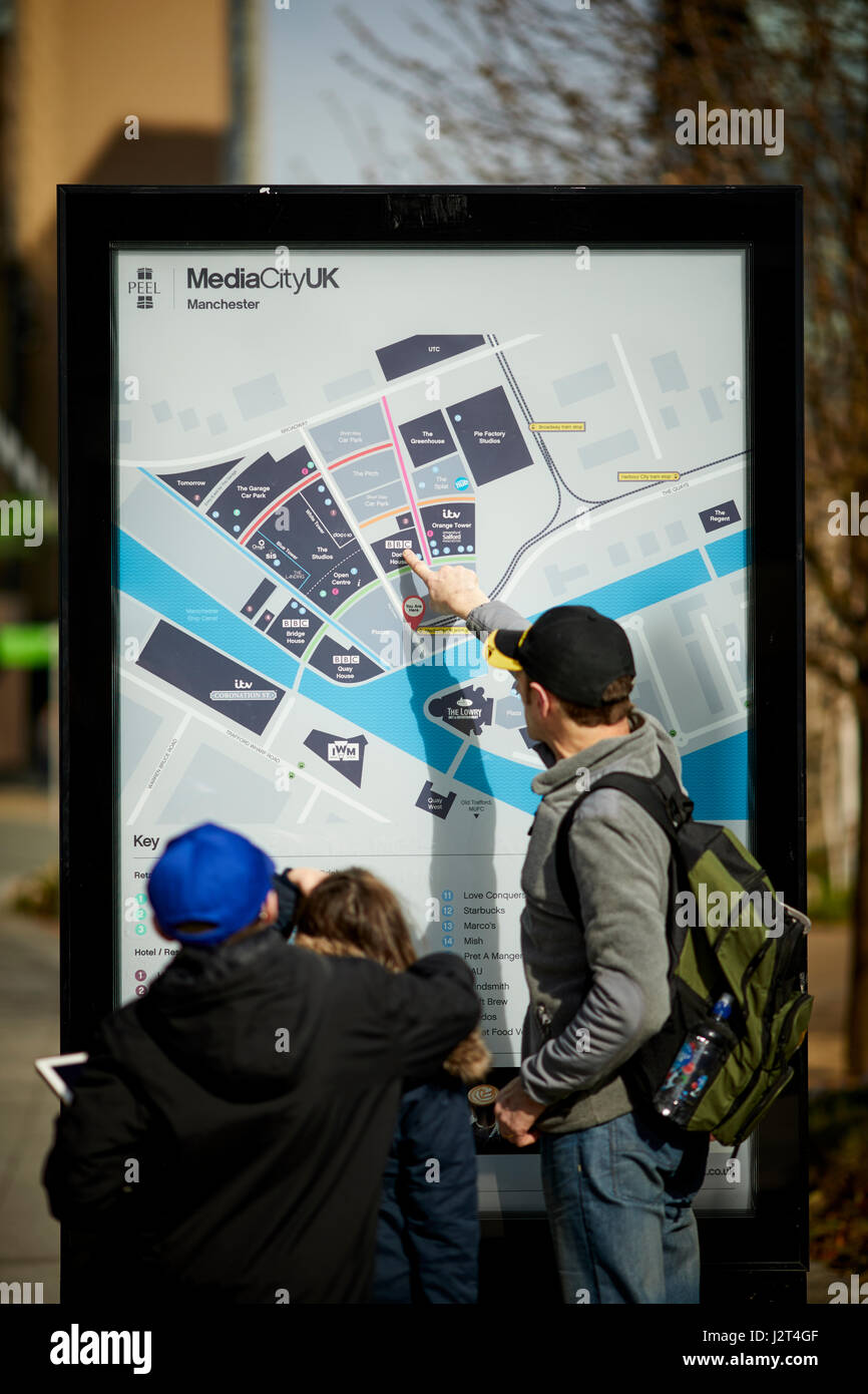 Carte à MediacityUk à Salford Quays accueil à la BBC dans le compound docks Banque D'Images