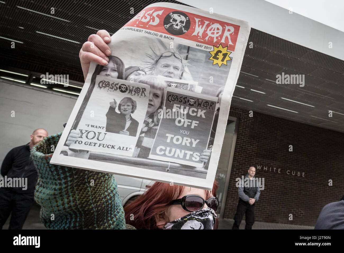 Londres, Royaume-Uni. 30 avril, 2017. Groupe anti-capitaliste et la guerre de classe d'autres : un anti-gentrification rally en dehors de la white Cube Gallery à Bermondsey © Guy Josse/Alamy Live News Banque D'Images