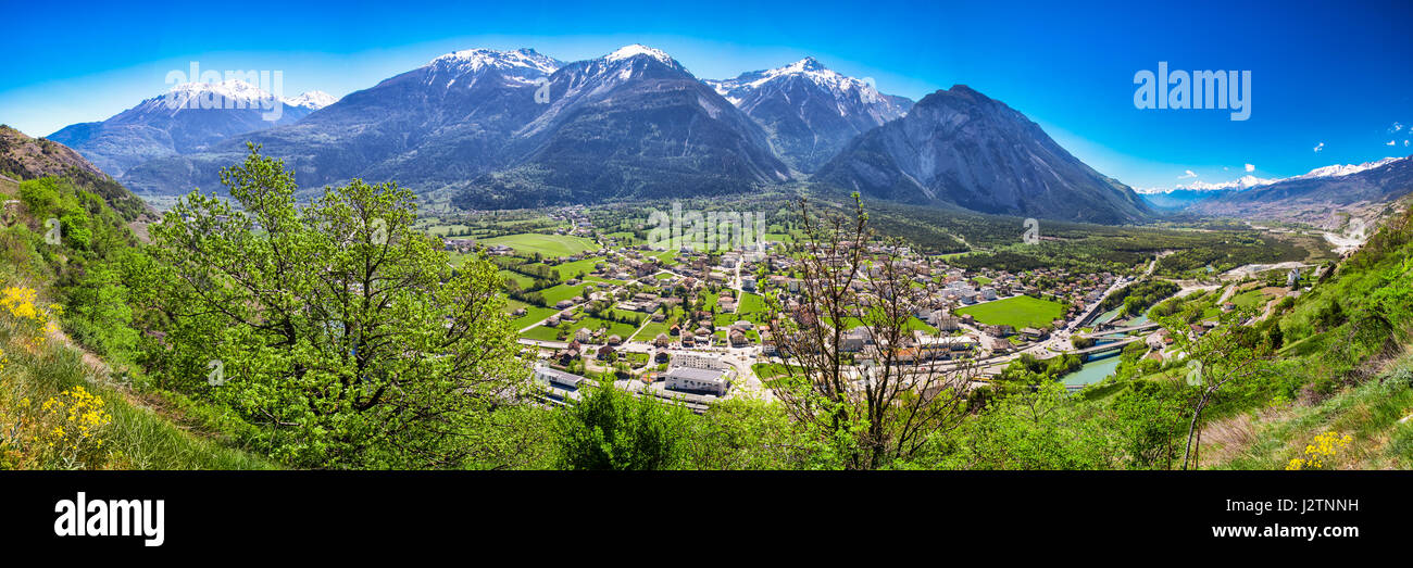 Leuk ville près de Loèche-les-Bains avec Alpes Suisse, Canton du Valais, Suisse. Banque D'Images