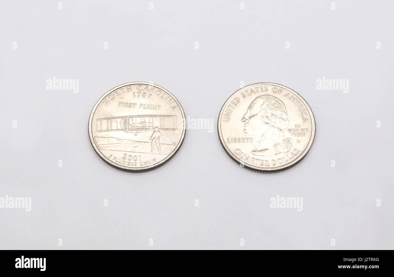Libre à l'Etat de Caroline du Nord Symbole sur Trimestre Pièce d'un dollar sur fond blanc Banque D'Images