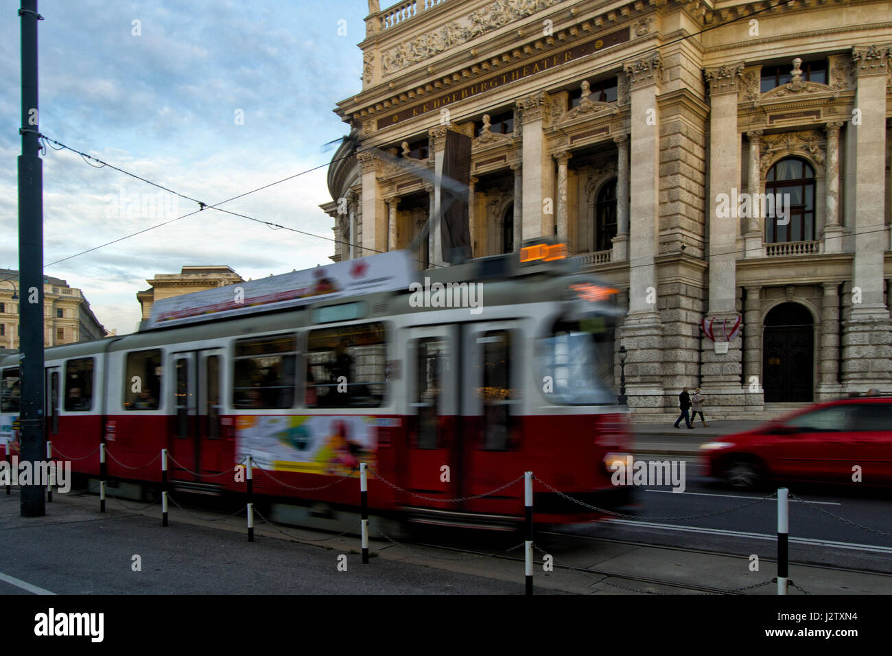Théâtre de la Hofburg avec déménagement tram Banque D'Images