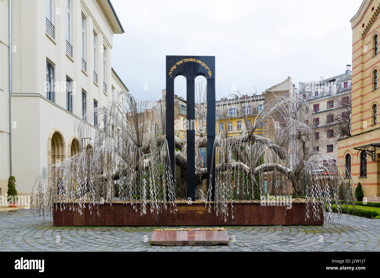 BUDAPEST, HONGRIE - le 21 février 2016 : Arbre de Vie - monument aux victimes de l'Holocauste a été ouvert en 1990 à Budapest, Hongrie. Le sculpteur je Banque D'Images