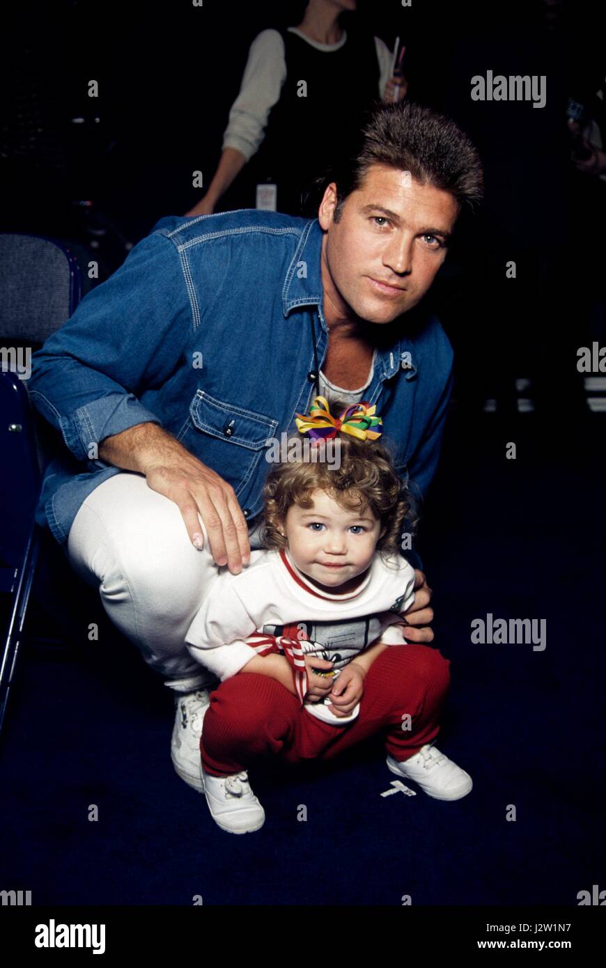 Billy Ray Cyrus et sa fille à l'hommage d'Elvis Presley à Memphis. 8 octobre 1994 © Scott Weiner /MediaPunch. Banque D'Images