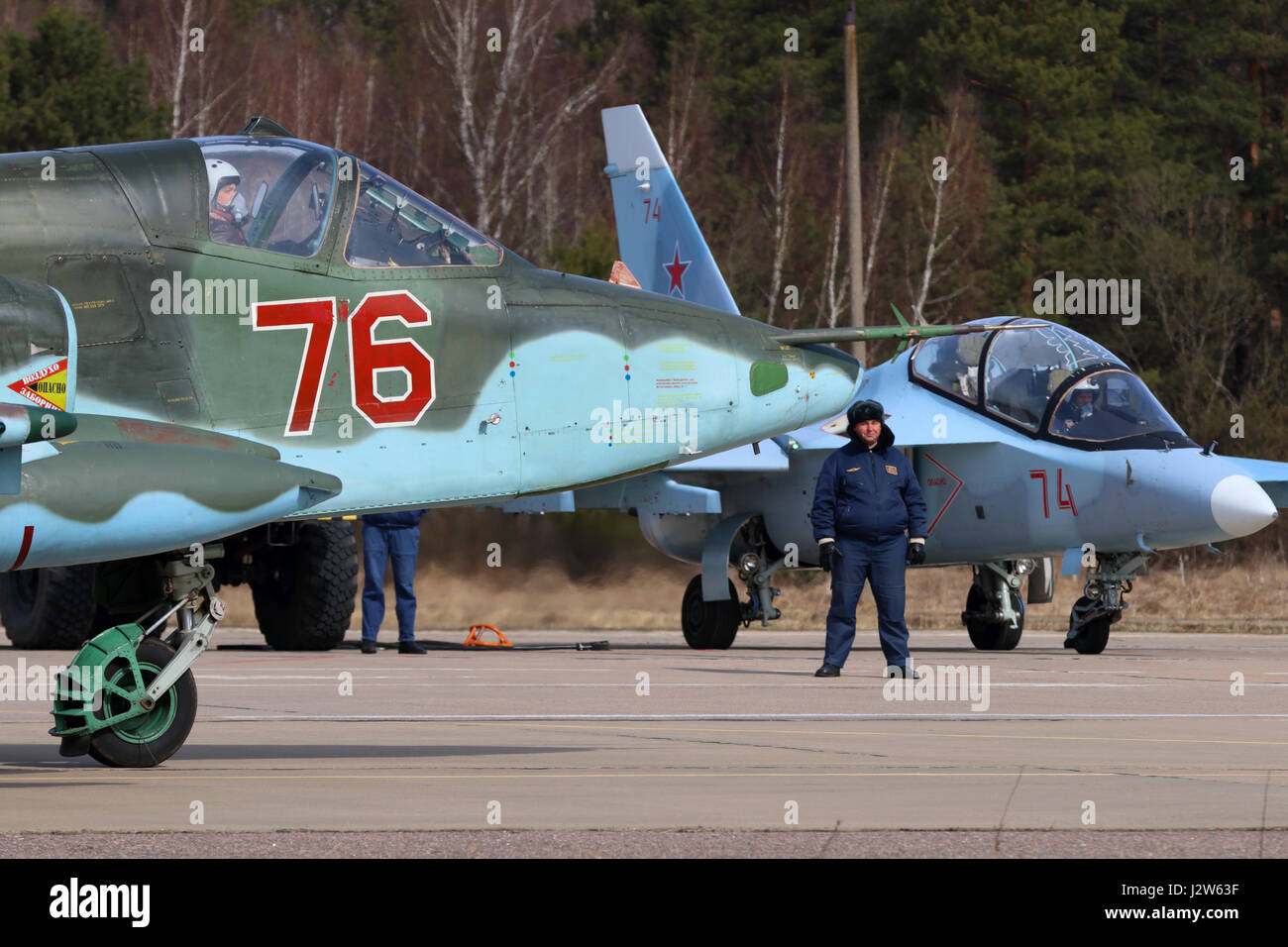 Koubinka, DANS LA RÉGION DE MOSCOU, RUSSIE - 21 avril 2017 : Sukhoi Su-25BM d'avion d'attaque au cours de l'aviation russe victoire Day Parade répétition à Koubinka ai Banque D'Images