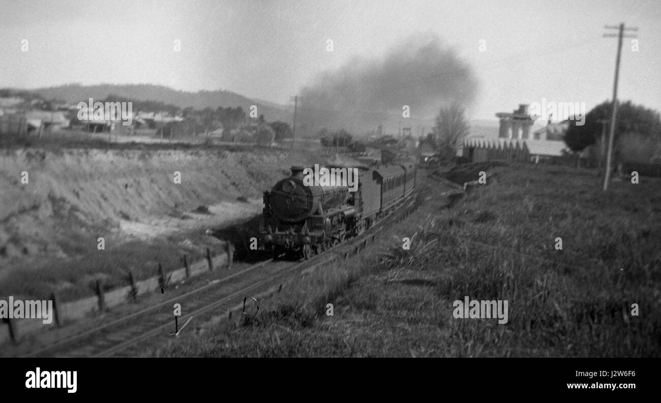 La chaudière à sommet rond de classe 36, utilisée à Albury, est un type de chaudière industrielle connue pour sa conception, souvent utilisée dans les machines à vapeur. Cette référence discute probablement de son application historique en ingénierie. Banque D'Images