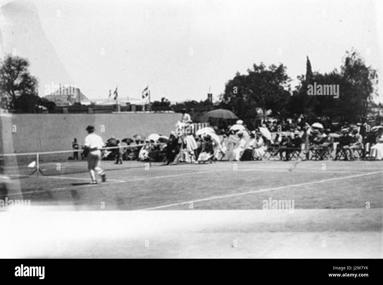 Les Jeux Olympiques de 1896 ont présenté le tennis comme l'un des sports pour la première fois dans l'histoire olympique moderne, marquant une étape importante dans le développement de l'événement. Banque D'Images