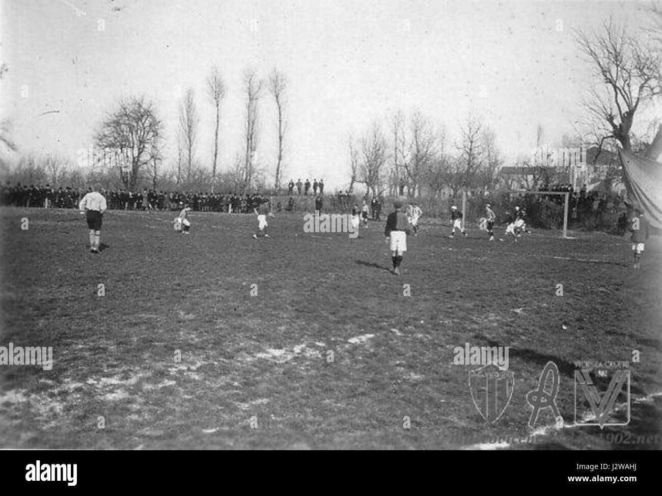 Le match de football entre Bologne et Vicence le 5 mars 1911 s'est terminé par une victoire de 4-0 pour Vicence. Ce match fait partie de l'histoire du football italien du début du XXe siècle, reflétant la popularité croissante du sport dans le pays. Banque D'Images