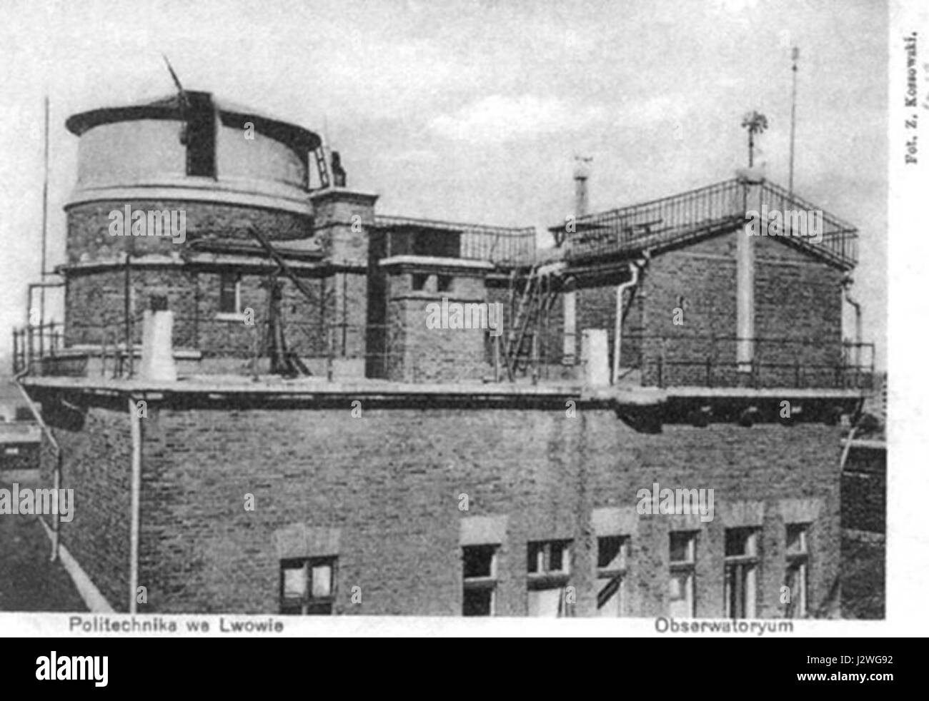 L'image capture la Politechnika à LwÃ³w (aujourd'hui Lviv, Ukraine) et son observatoire, un site important pour la recherche scientifique au début du XXe siècle. Banque D'Images
