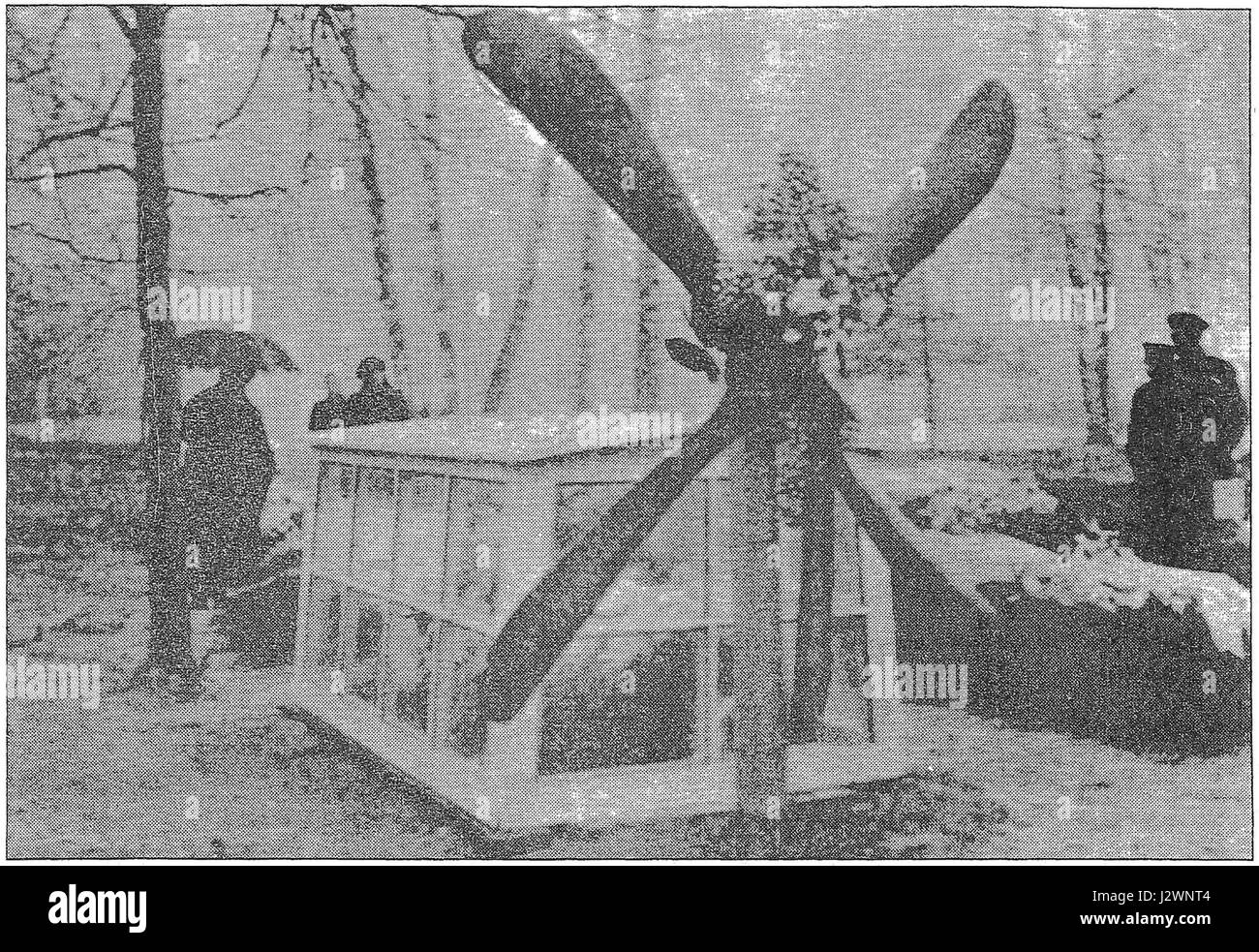 La tombe de l'aviateur Mihailov est située au cimetière des Frères de Moscou, honorant son héritage d'aviateur et de figure historique. Banque D'Images