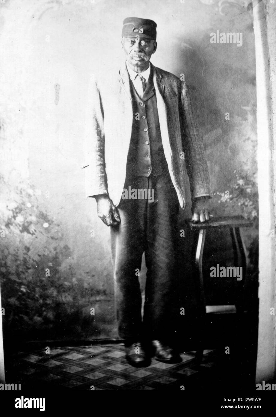 Le terme « Ben Snowden vieux » peut faire référence à une figure historique ou à un élément archivé associé à une personne nommée Ben Snowden. Le terme « ancien » peut indiquer soit l'âge de l'individu, soit la période historique liée à cette référence. Banque D'Images