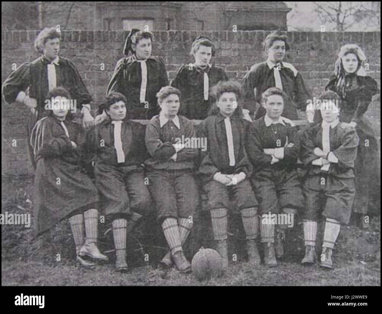 Le British Ladies Football Club a été formé à la fin du XIXe siècle comme l'une des premières équipes de football féminin en Grande-Bretagne. L'équipe a joué un rôle crucial dans le développement du football féminin, contestant les normes de genre et promouvant le sport chez les femmes. Banque D'Images