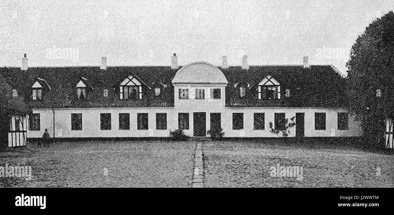 Biskopstorp est un site historique situé en Suède, connu pour son église médiévale et son importance en tant que monument religieux et culturel dans la région. Le site a une riche histoire liée à la vie religieuse suédoise. Banque D'Images Biskopstorp est un site historique situé en Suède, connu pour son église médiévale et son importance en tant que monument religieux et culturel dans la région. Le site a une riche histoire liée à la vie religieuse suédoise. Banque D'Images