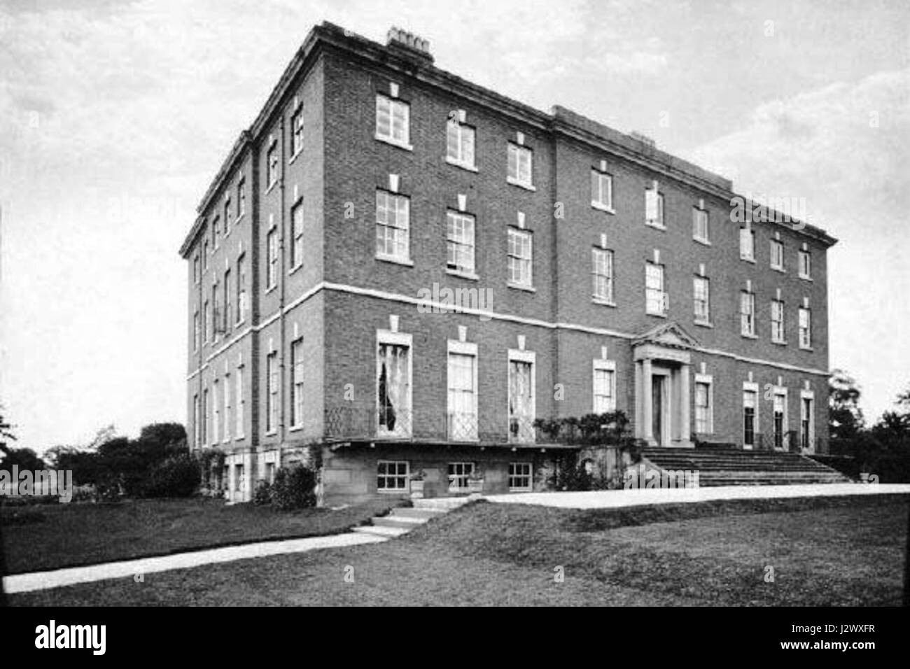 'Catton Hall 19C' fait référence à Catton Hall, un domaine historique ou bâtiment du 19ème siècle. Le titre souligne probablement l'architecture ou l'importance du domaine pendant cette période. Banque D'Images