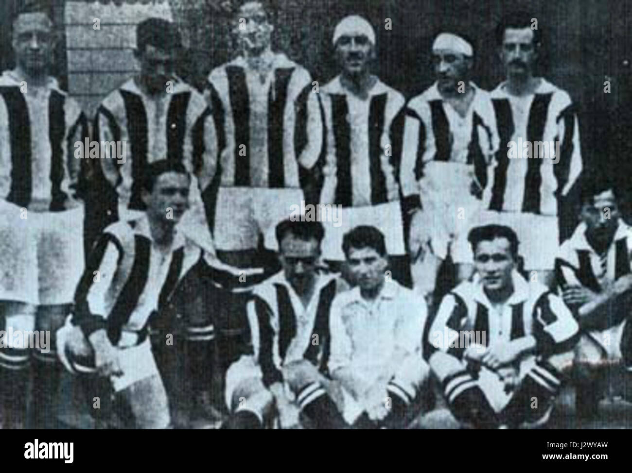 La saison 1919-1920 du Foot-Ball Club Juventus reflète un moment clé de l'histoire du club, mettant en valeur ses premières années dans le football italien. Banque D'Images
