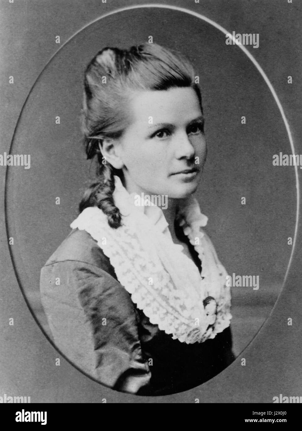 Cela fait probablement référence à un portrait de Bertha Benz, connue pour son voyage pionnier dans les débuts de l'histoire de l'automobile, un moment important dans l'histoire de l'automobile alors qu'elle conduisait le premier voyage longue distance en 1888. Banque D'Images