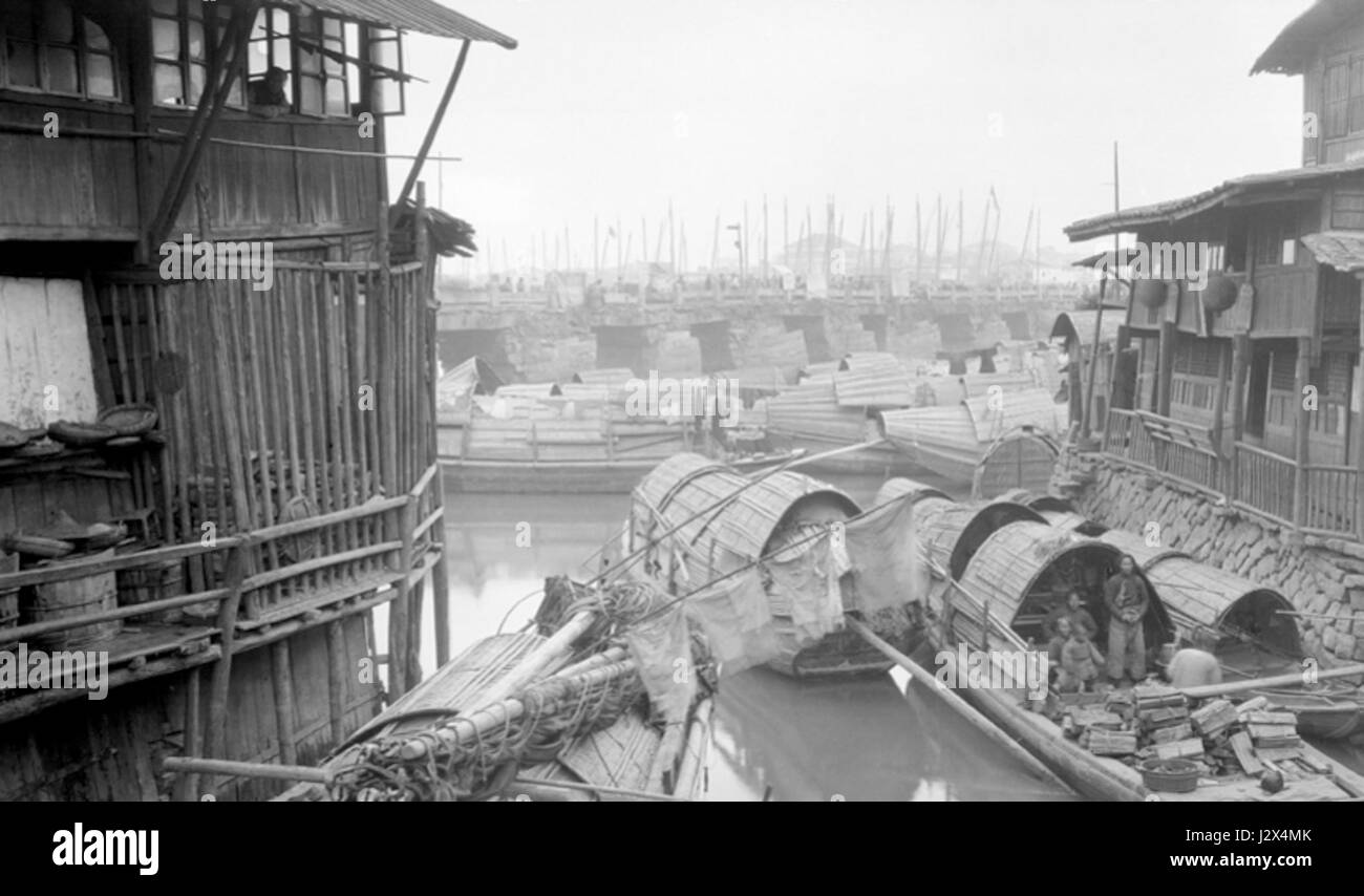 Pont de dix mille siècles et sampans Banque D'Images