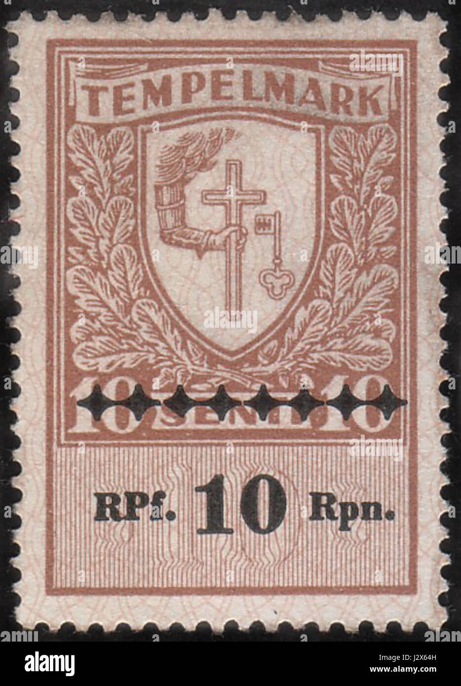 L'étiquette adhésive estonienne, émise en 1941, comporte la dénomination 10 pfennig. Cette vignette faisait partie d'une série de timbres et a été émise pendant une période agitée de l'histoire estonienne, marquée par l'occupation et l'évolution des souverainetés pendant la seconde Guerre mondiale Banque D'Images