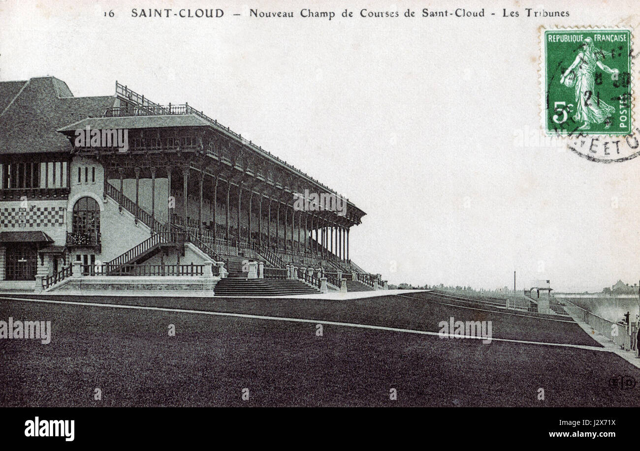 Le champ de courses Saint Cloud est un hippodrome historique situé à Saint-Cloud, en France. Il a été le lieu de nombreuses courses prestigieuses, et son rôle dans l'histoire des courses hippiques françaises est significatif. La piste continue d'accueillir divers événements et courses équestres. Banque D'Images Le champ de courses Saint Cloud est un hippodrome historique situé à Saint-Cloud, en France. Il a été le lieu de nombreuses courses prestigieuses, et son rôle dans l'histoire des courses hippiques françaises est significatif. La piste continue d'accueillir divers événements et courses équestres. Banque D'Images