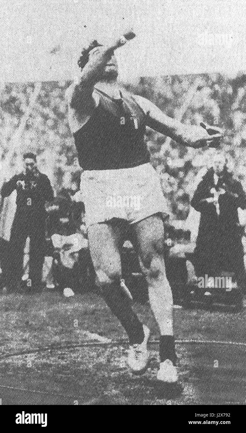 Adolfo Consolini était un lanceur de disques italien, connu pour ses réalisations dans le sport, en particulier dans les années 1950, notamment en remportant des médailles olympiques pour l'Italie. Banque D'Images