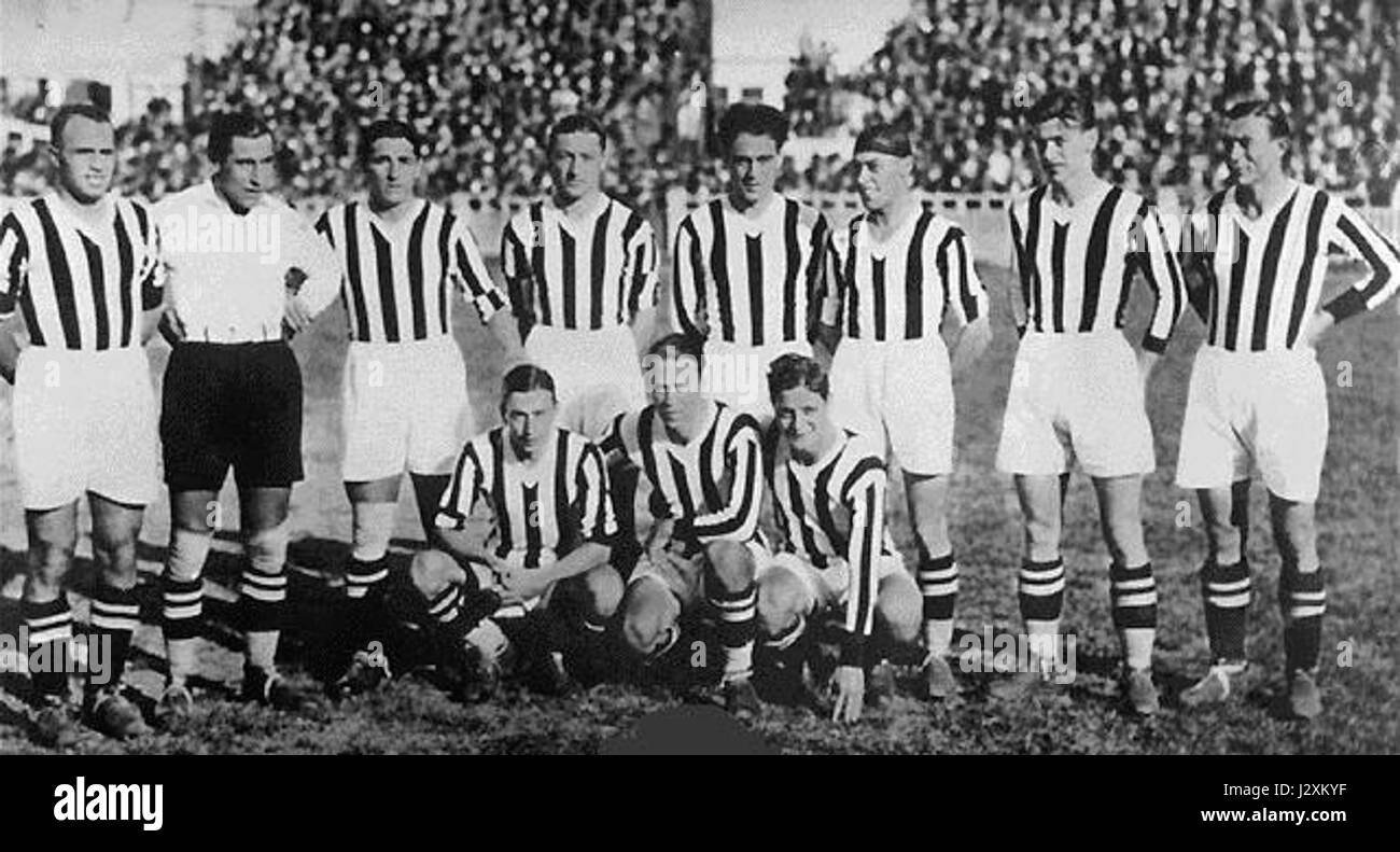 La 'Juventus 1930-31' fait référence à une saison sportive historique pour le club de football italien Juventus. Ce fut une année importante dans l'histoire du clubâ€™, marquant des réalisations importantes dans le football italien. Banque D'Images