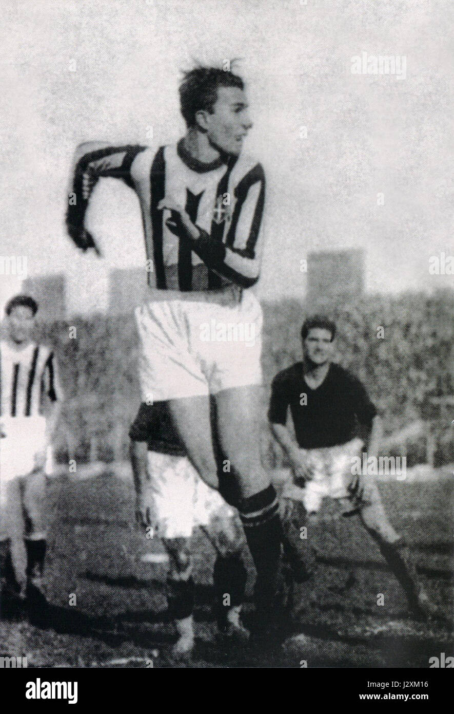 Le FBC Juventus, fondé en 1934, est un club de football italien de premier plan. Le club était représenté par des personnalités notables comme Felice Placido Borel, qui a contribué à son succès dans les premières années. La riche histoire de la Juventus comprend de nombreux championnats et est reconnue dans le monde entier. Banque D'Images