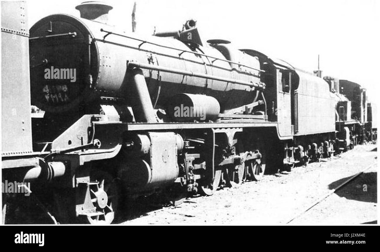 La Locomotiva FS737 est un modèle de locomotive ferroviaire italienne utilisée au milieu du XXe siècle. Connu pour sa construction solide et ses performances élevées, il a joué un rôle important dans le réseau ferroviaire italien pendant son service. Banque D'Images